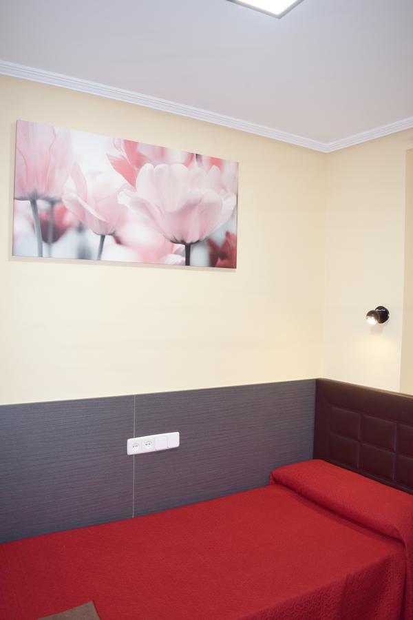 Hostal Numancia Мадрид Екстериор снимка