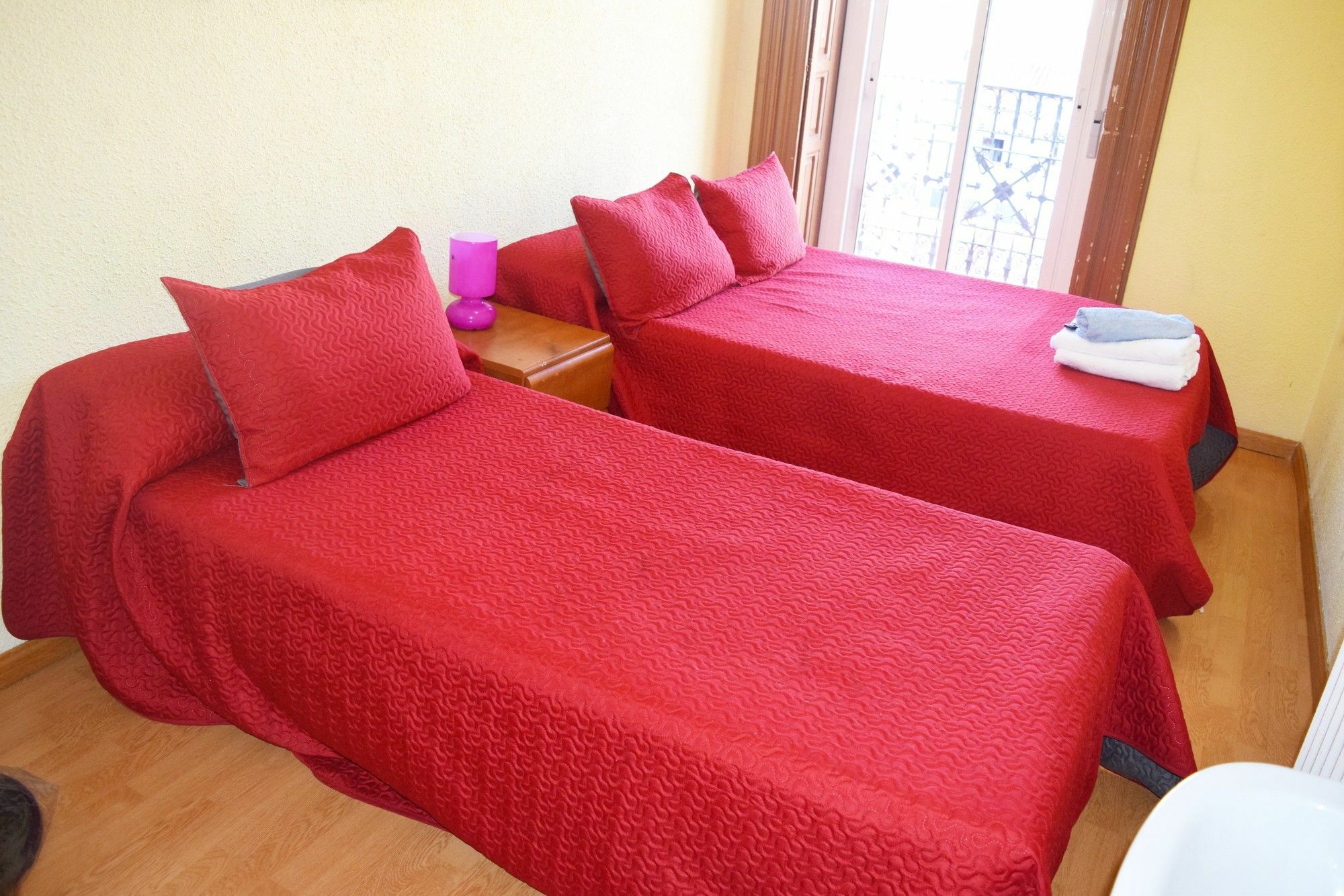 Hostal Numancia Мадрид Екстериор снимка